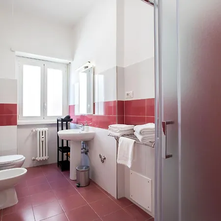 Apartment R&r-tuscolana Spacious Front Of The Subway Rome