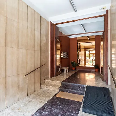 R&r-tuscolana Spacious Front Of The Subway Apartment Rome