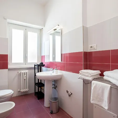 R&r-tuscolana Spacious Front Of The Subway Apartment Rome