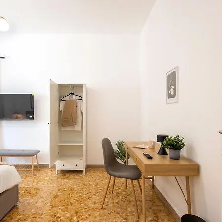 R&r-tuscolana Spacious Front Of The Subway Apartment Rome