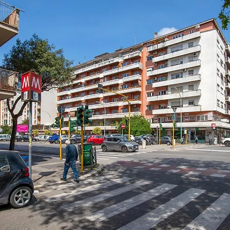 R&r-tuscolana Spacious Front Of The Subway Apartment Rome