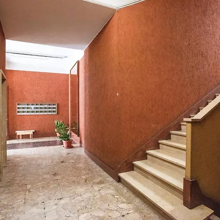 R&r-tuscolana Spacious Front Of The Subway Apartment Rome