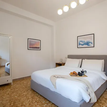 R&r-tuscolana Spacious Front Of The Subway Appartement Rome