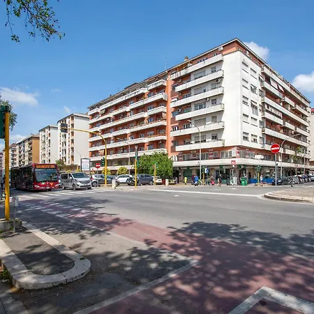 R&r-tuscolana Spacious Front Of The Subway Appartement *